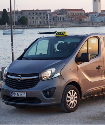 Local transport and nightlife taxi service in Poreč - convenient rides for city exploration and night outings